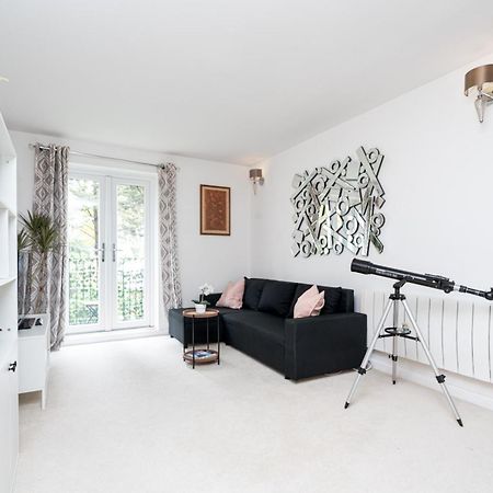 Apartment In Elephant & Castle With Parking Londen Buitenkant foto